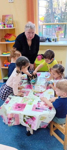Посадка лука в яслях Посадка лука в яслях.